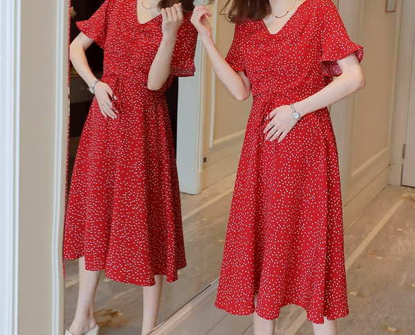 Moderan model ženske duge haljine s vezama za trudnice