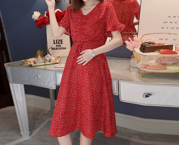 Moderan model ženske duge haljine s vezama za trudnice