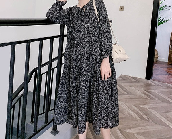 Široki dugi model ženske haljine za trudnice