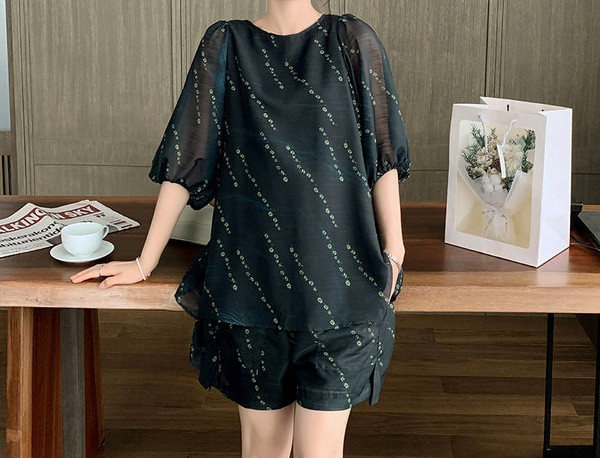 Šiuolaikinis moteriškas palaidinės ir šortų komplektas nėščiosioms