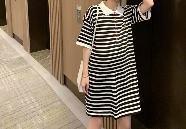 Ženska haljina na dugmad u dva modela za trudnice