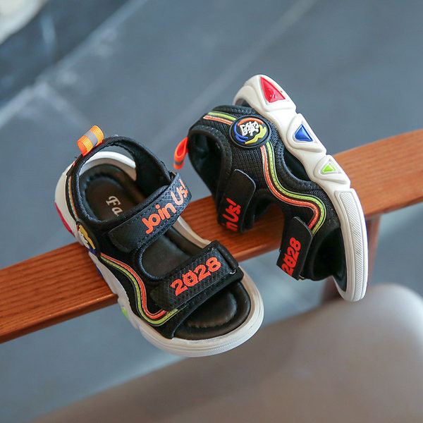 Dječje moderne sandale sa zakrpama i uzorkom u boji