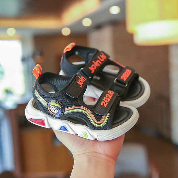 Dječje moderne sandale sa zakrpama i uzorkom u boji