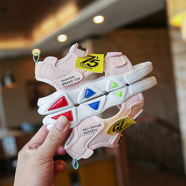 Dječje sandale sa naljepnicom u dvije boje pogodne za dječake