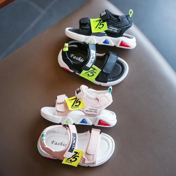 Dječje sandale sa naljepnicom u dvije boje pogodne za dječake