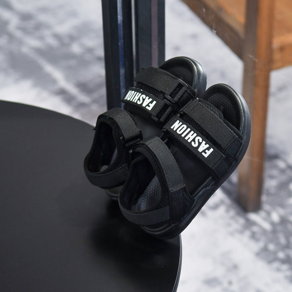 Novi model tekstilnih sandala za dječake