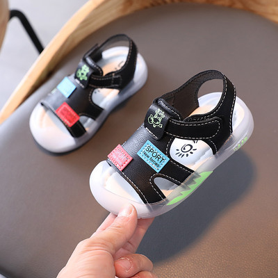 Dječje sandale s čičak natpisom i aplikacijom