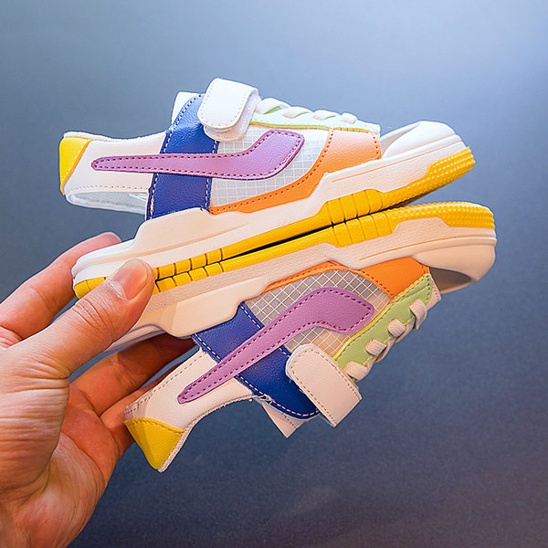 Παιδικά σανδάλια για αγόρια και κορίτσια