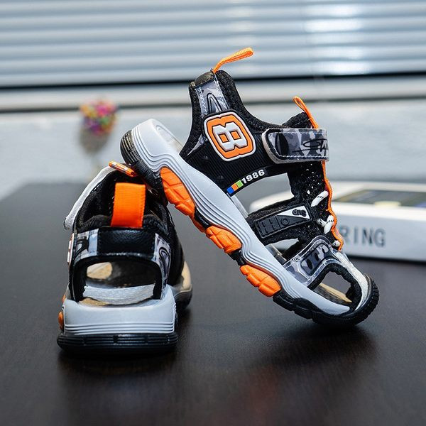 Dječje sandale s mrežicom i naljepnicama u više boja