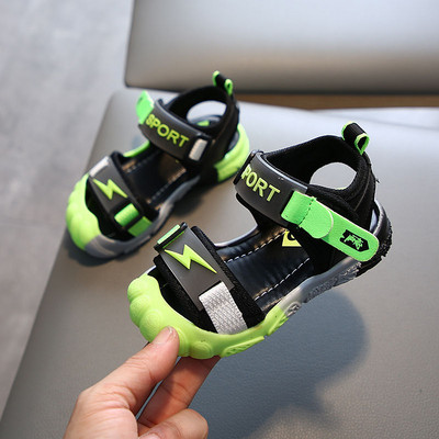 Dječje sandale s ravnim potplatom i kopčanjem na čičak za dječake