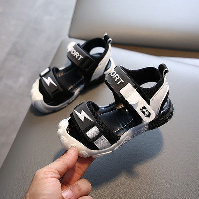 Dječje sandale s ravnim potplatom i kopčanjem na čičak za dječake