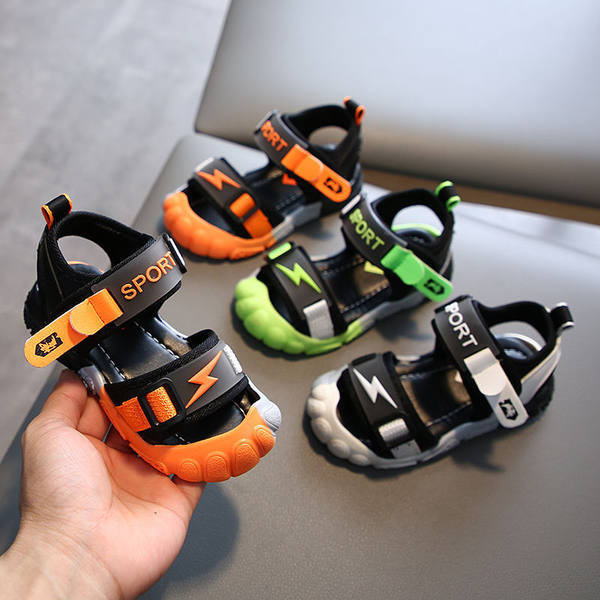 Dječje sandale s ravnim potplatom i kopčanjem na čičak za dječake