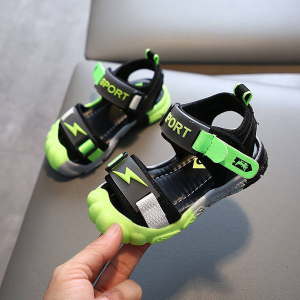 Dječje sandale s ravnim potplatom i kopčanjem na čičak za dječake