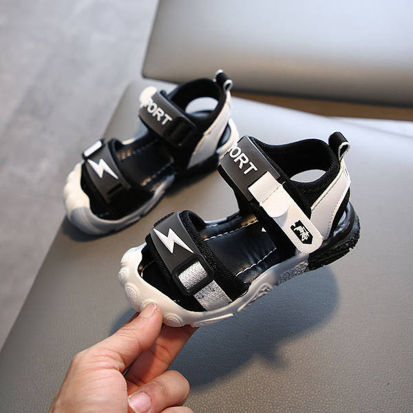 Dječje sandale s ravnim potplatom i kopčanjem na čičak za dječake