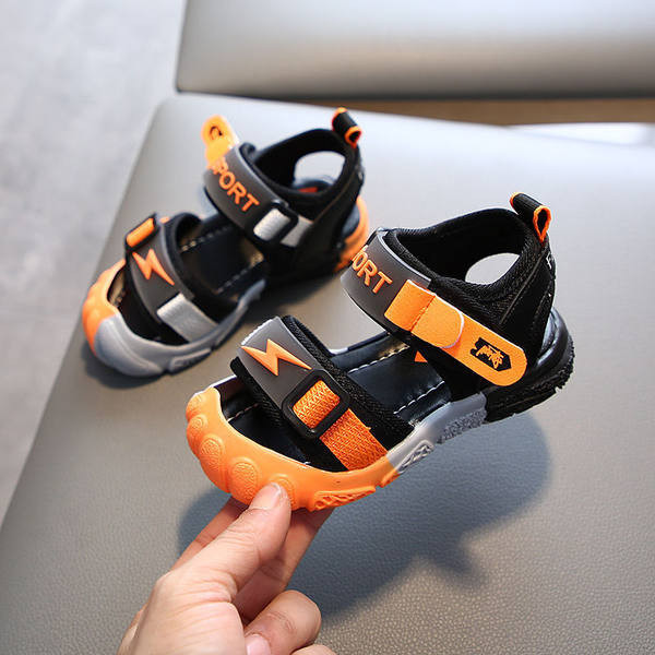 Dječje sandale s ravnim potplatom i kopčanjem na čičak za dječake