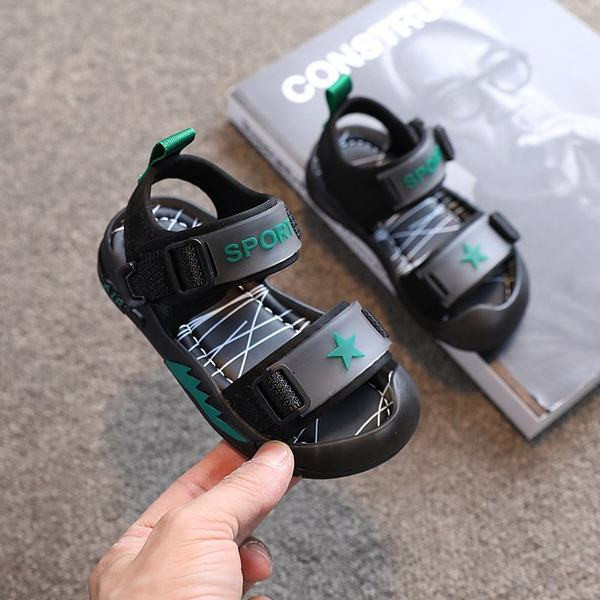 Dječje sandale u crnoj boji sa zakrpom i ravnim đonom