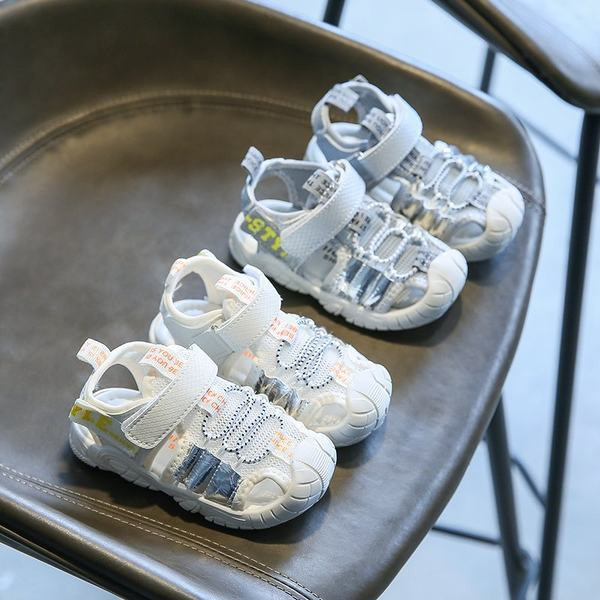 Novi model dječjih sandala na pertlu i tenisica