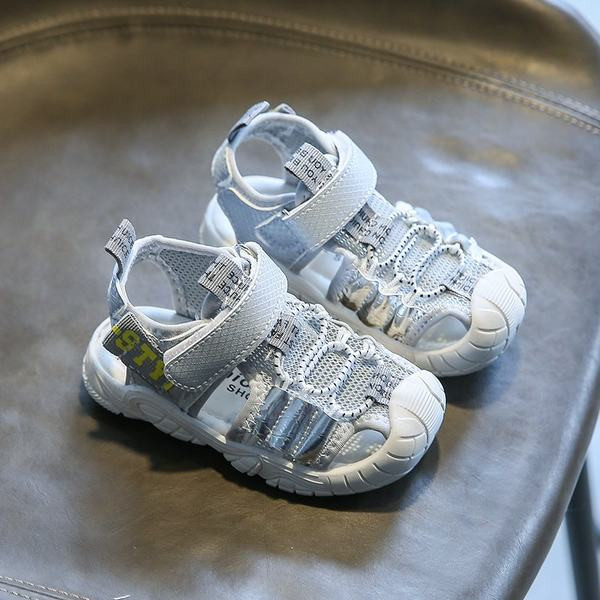 Novi model dječjih sandala na pertlu i tenisica