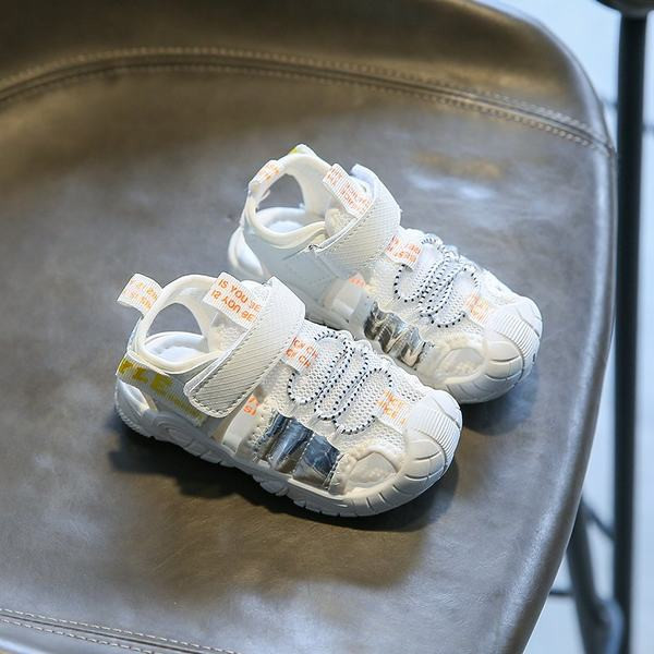 Novi model dječjih sandala na pertlu i tenisica