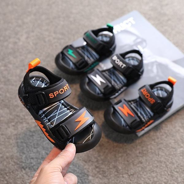 Dječje sandale sa zakrpama i ravnim potplatom u crnoj boji