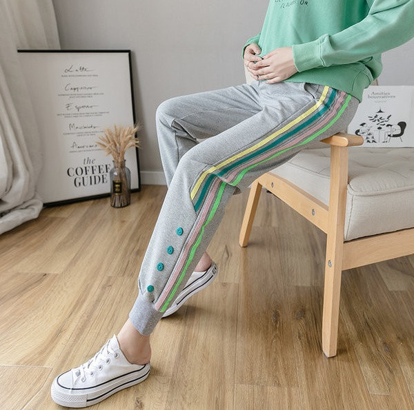 Ženske sportske duge hlače s gumbima i rubom za trudnice