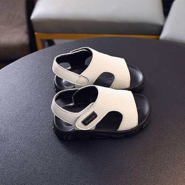 Vaikiškos basutės berniukams paprasto modelio plokščiu padu