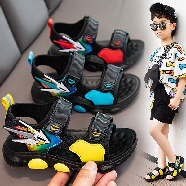 Νέο μοντέλο καλοκαιρινά σανδάλια για αγόρι με τρισδιάστατο στοιχείο