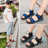 Kolmes värvitoonis kleebiste ja pandlaga laste sandaalid