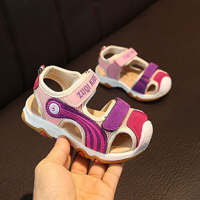 Ležerne dječje sandale s naljepnicama za dječake