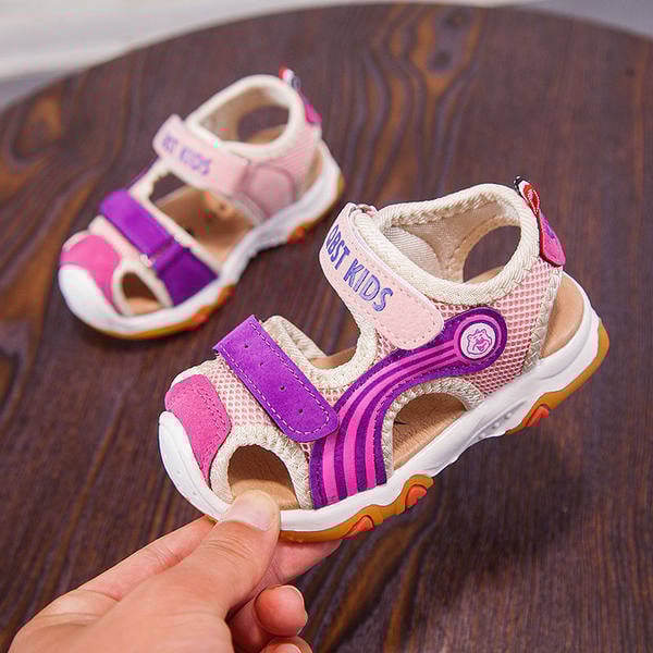 Ležerne dječje sandale s naljepnicama za dječake