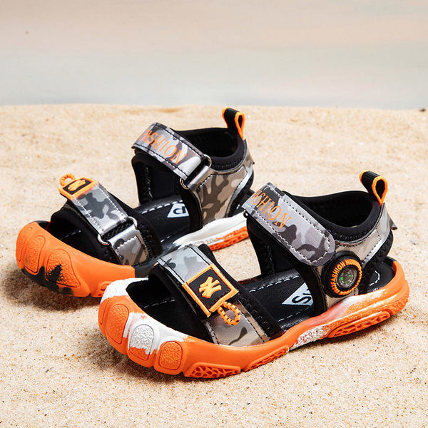 Dječje sandale sa zakrpama i gumenim potplatom