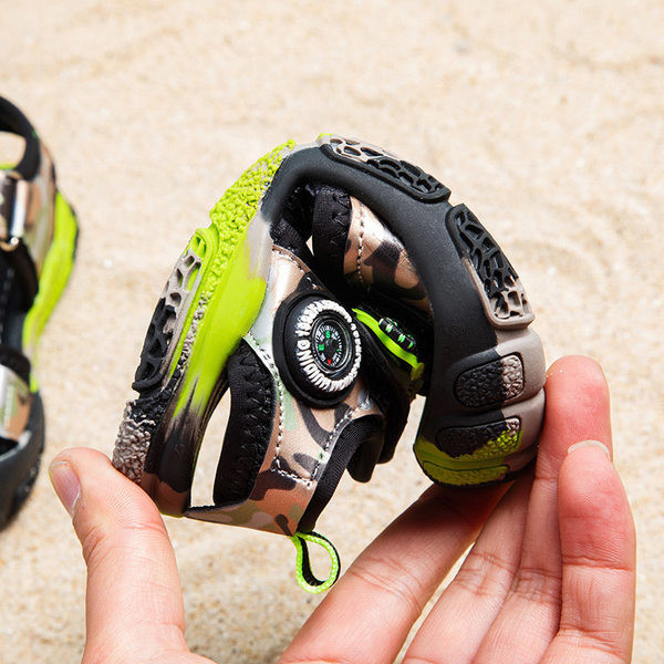 Dječje sandale sa zakrpama i gumenim potplatom