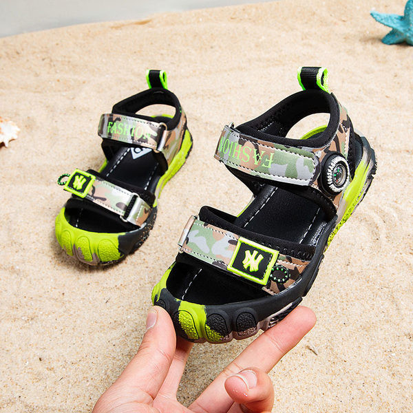 Dječje sandale sa zakrpama i gumenim potplatom