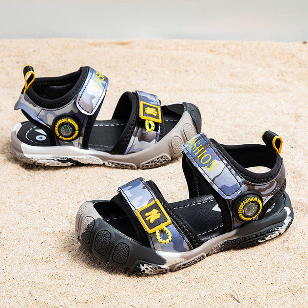 Dječje sandale sa zakrpama i gumenim potplatom