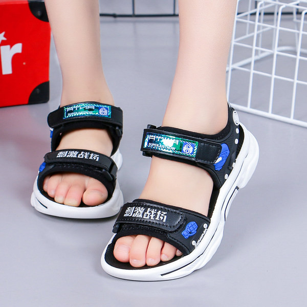 Bērnu sandales ar uzlīmēm un krāsainu aplikāciju melnā un zilā krāsā