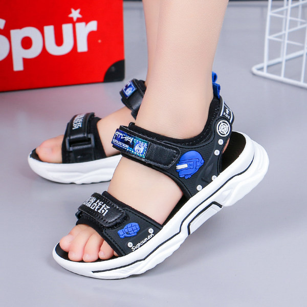 Bērnu sandales ar uzlīmēm un krāsainu aplikāciju melnā un zilā krāsā
