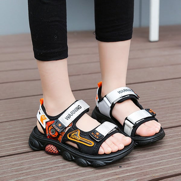 Dječje sandale s grubim potplatom i printom u boji