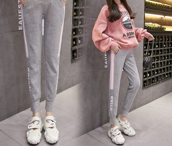 Ženske sportske hlače s rubom i natpisom za trudnice