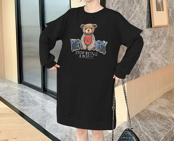 Sieviešu moderna kleita ar aplikācijām grūtniecēm