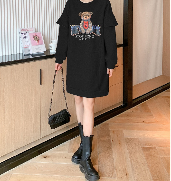 Sieviešu moderna kleita ar aplikācijām grūtniecēm