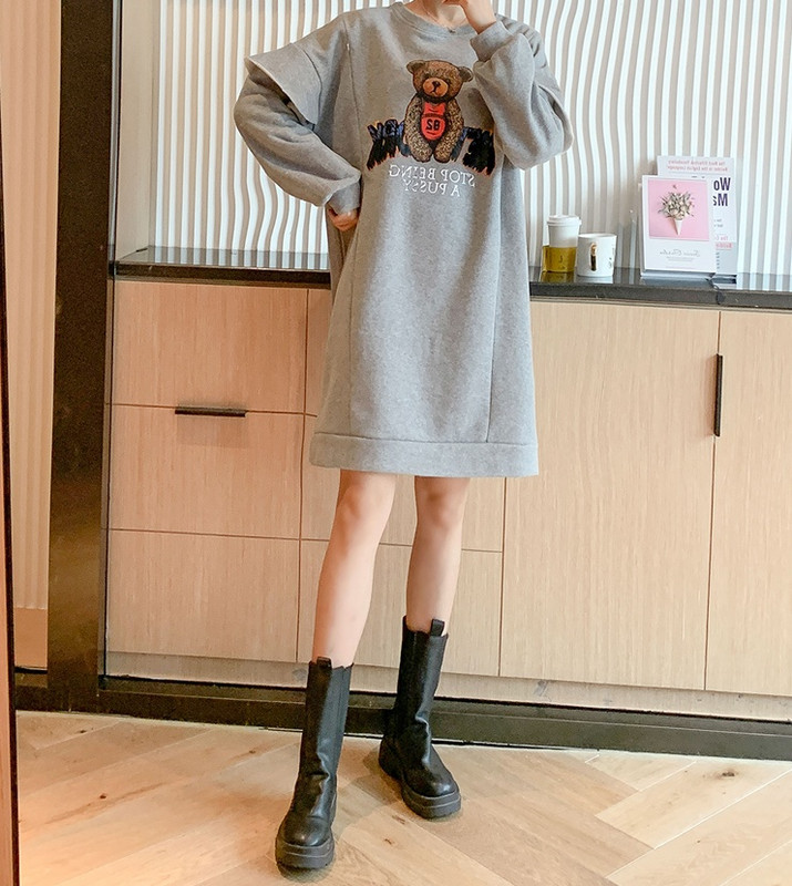 Sieviešu moderna kleita ar aplikācijām grūtniecēm