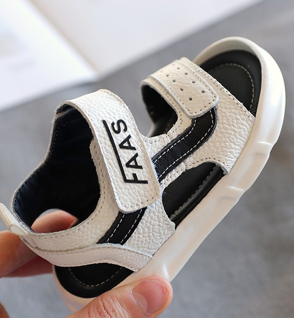 Нов модел детски сандали за момчета в бял, черен и кафяв цвят
