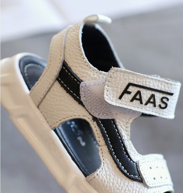 Novi model dječjih sandala za dječake u bijeloj, crnoj i braon boji