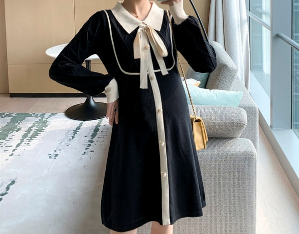 Ženska haljina za trudnice s dugmićima i dugim rukavima