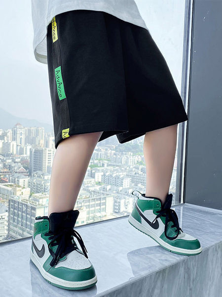 Dječje kratke hlače za dječake u crnoj boji sa grbom