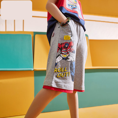 Dječje kratke hlače prikladne za svakodnevnu upotrebu sa šarenim aplikacijama i džepovima