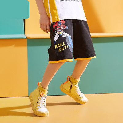 Dječje kratke hlače prikladne za svakodnevnu upotrebu sa šarenim aplikacijama i džepovima