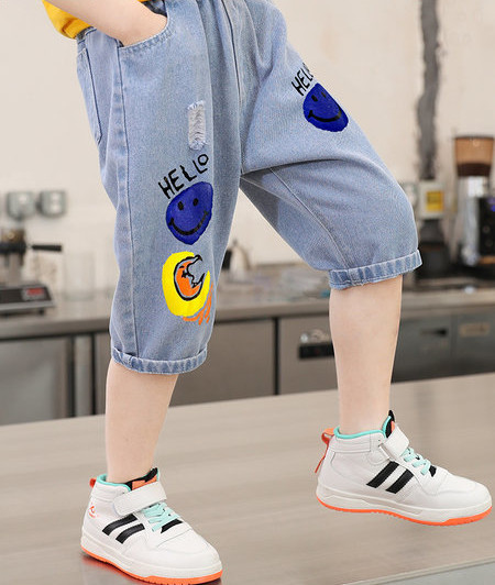 Νέο μοντέλο παιδικά τζιν με απλικέ χρώμα