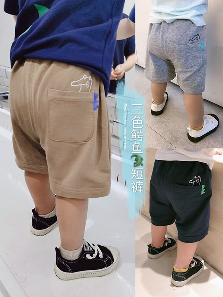 Dječje kratke hlače s aplikacijom i džepom - za dječake