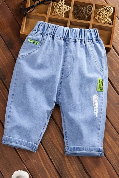 Μοντέρνα παιδικά τζιν με τσέπες